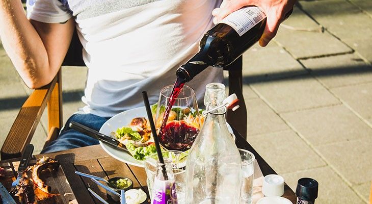 Sélection. Trinquer et critiquer : la terrasse de café, cet endroit béni