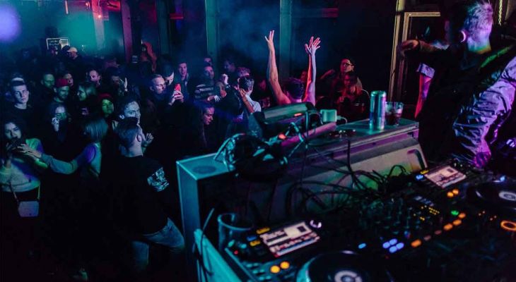 Un DJ pour ma soirée d'anniversaire ! Un DJ pour ma soirée d'anniversaire !