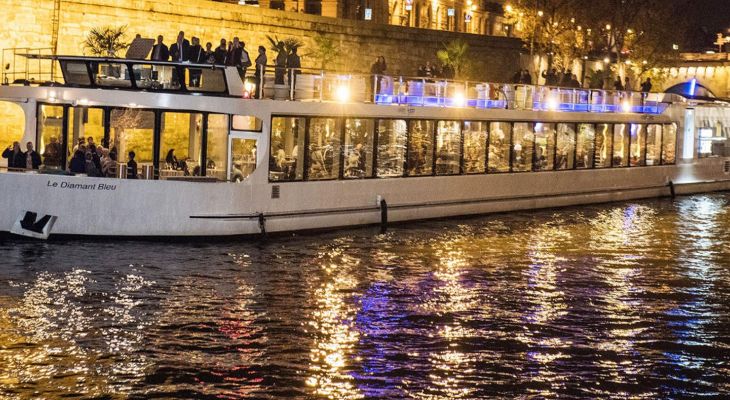 Dîner croisière à Paris : découvrir la ville lumière depuis la Seine
