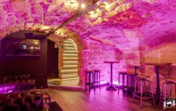 Soirée dans un bar : Comment Allier Confort et Élégance dans sa Tenue Soirée dans un bar : Comment Allier Confort et Élégance dans sa Tenue