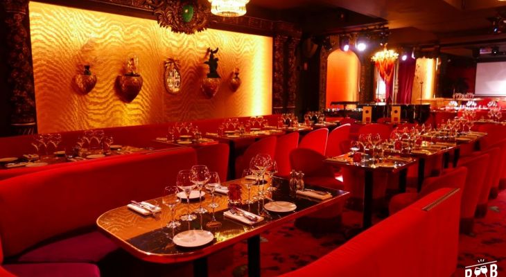 Guide de bonnes manières en soirée : comment se comporter dans un bar Guide de bonnes manières en soirée : comment se comporter dans un bar