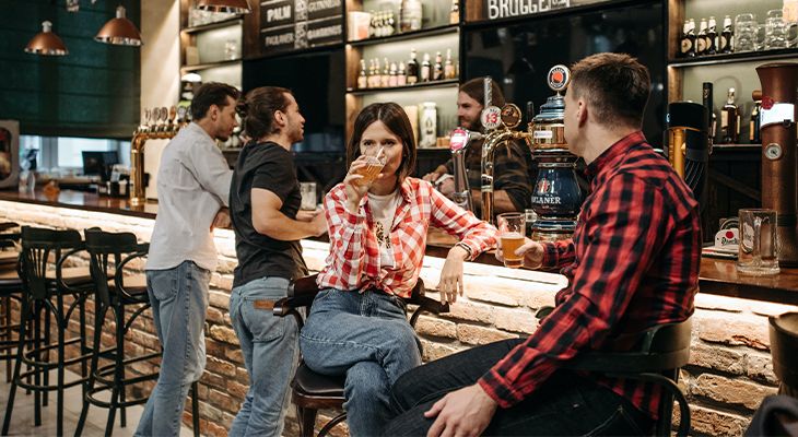 Participer à une soirée célibataire dans un bar club Participer à une soirée célibataire dans un bar club