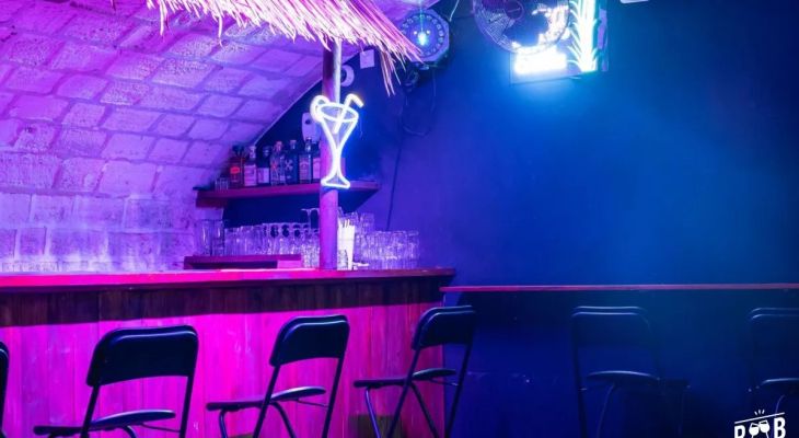 Quels bars à vin à Paris sont ouverts le lundi ?