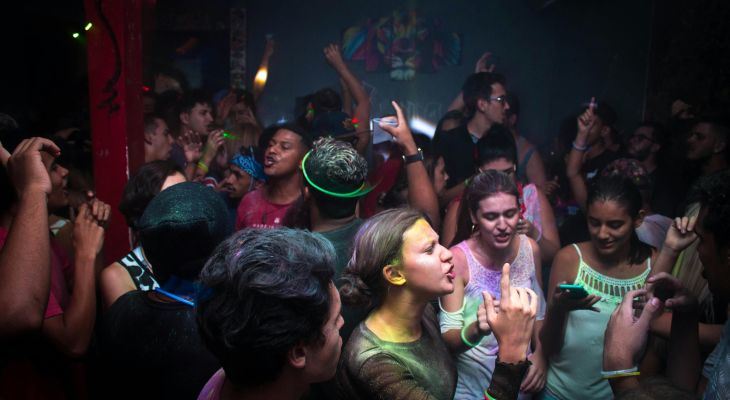 Top des meilleurs bars dansants pas chers à Paris : les adresses à réserver