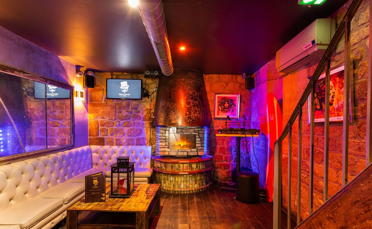Gentleman Pub #3