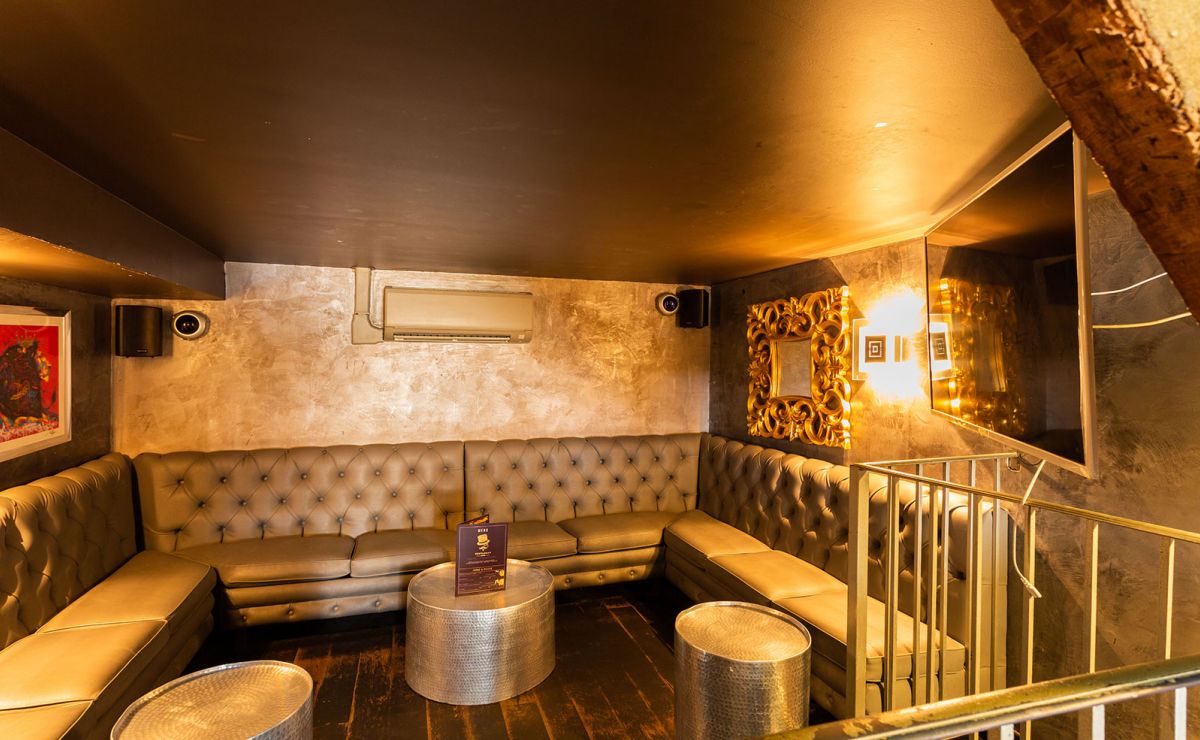 Gentleman Pub #4