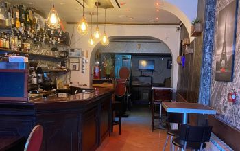 Bar de l'Hôtel de la Paix #10