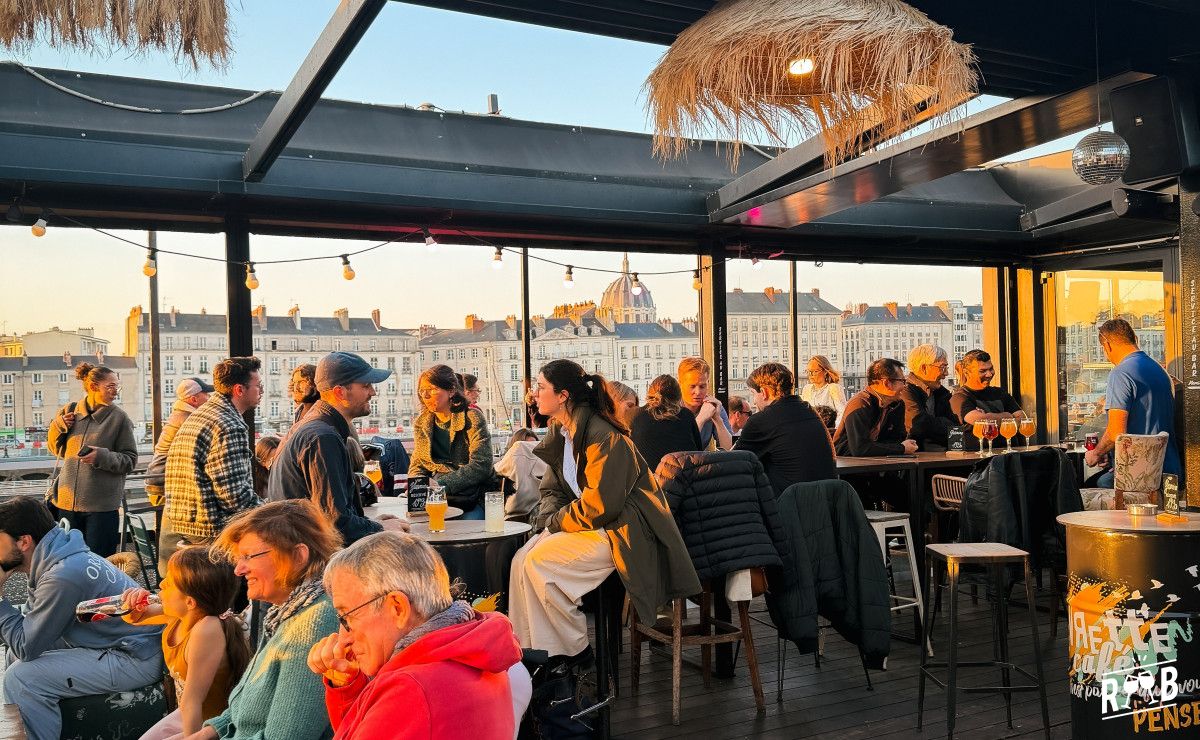 Levrette Café Nantes #2 Levrette Café Nantes #2